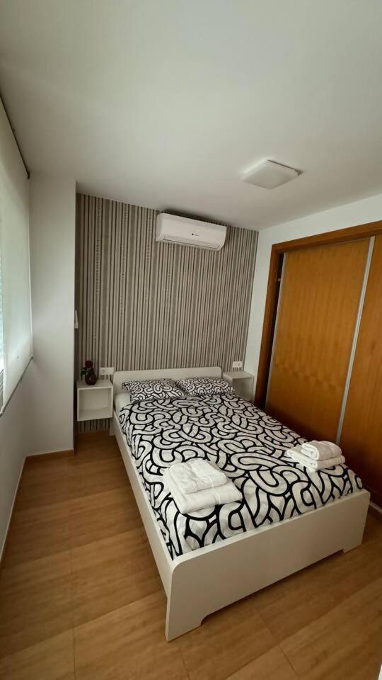 Apartamentos Felip 3 บูร์เรียนา ภายนอก รูปภาพ