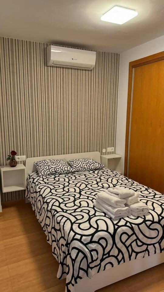 Apartamentos Felip 3 บูร์เรียนา ภายนอก รูปภาพ